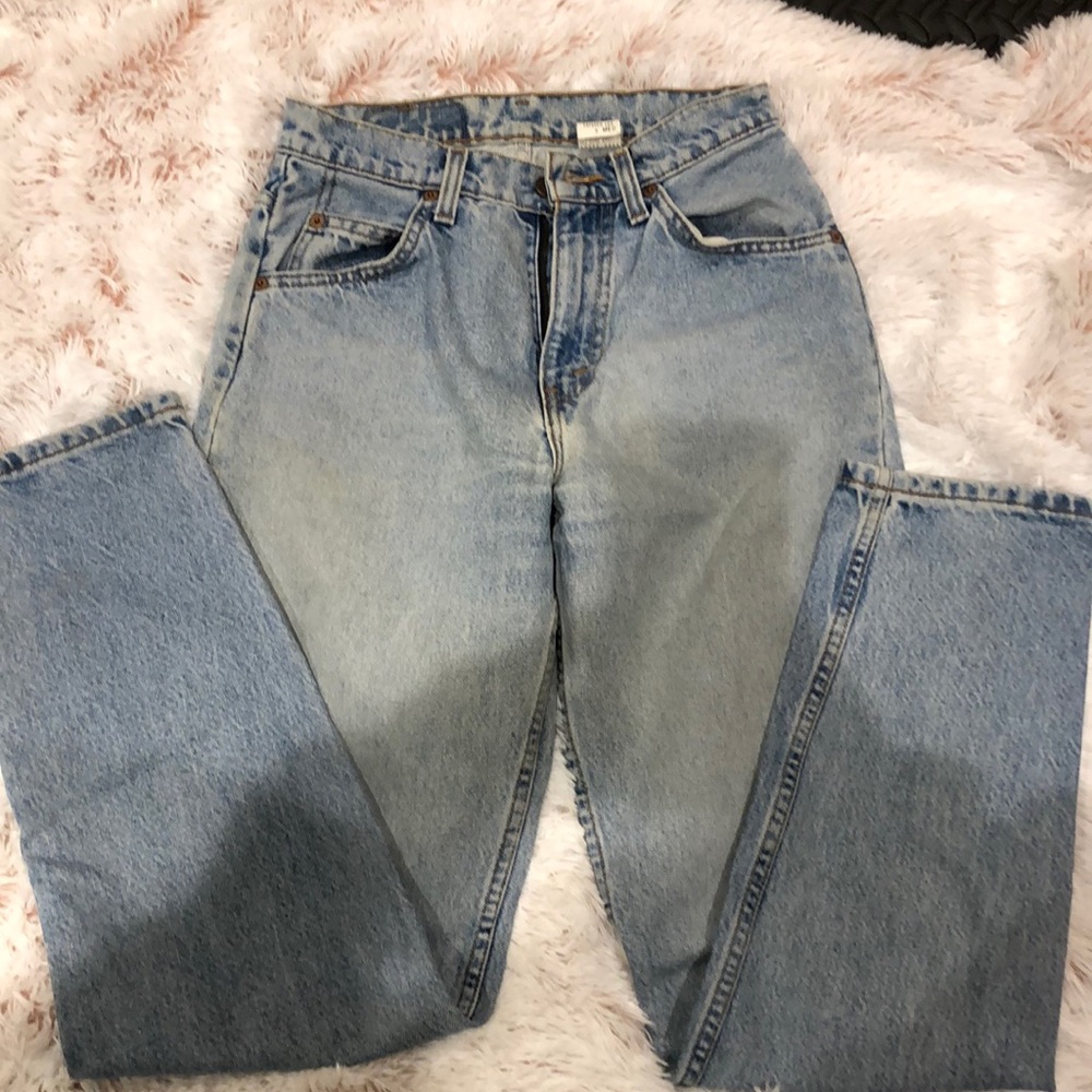 Vintage Levi’s 962 high wasted jeans.